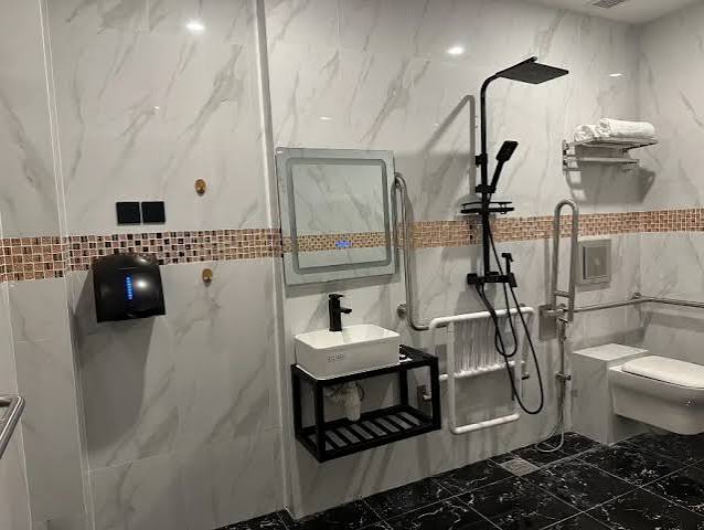 Hotel JJH marble bathroom