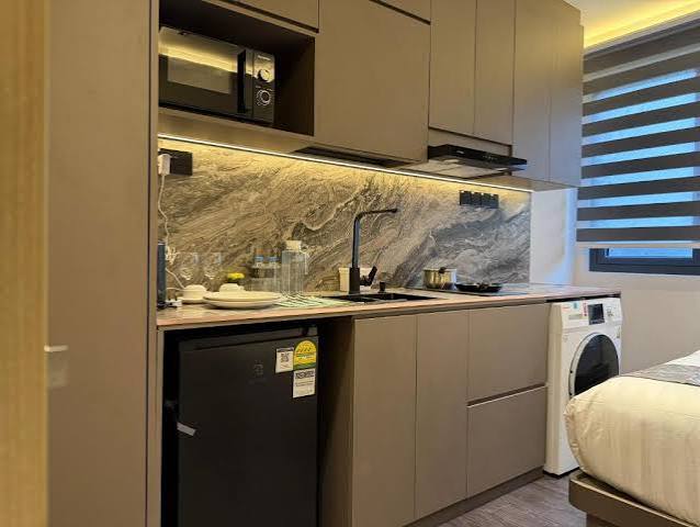 JJH Suites kitchenette